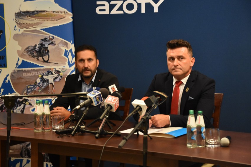 Daniel Bałut (z lewej) i nowy prezes ŻSSA Unia Tarnów...
