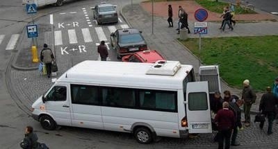 Bus z Poznania nie skorzystał z kiss&amp;ride - blokował natomiast przez ponad trzy minuty postój FOT. MARCIN WARSZAWSKI