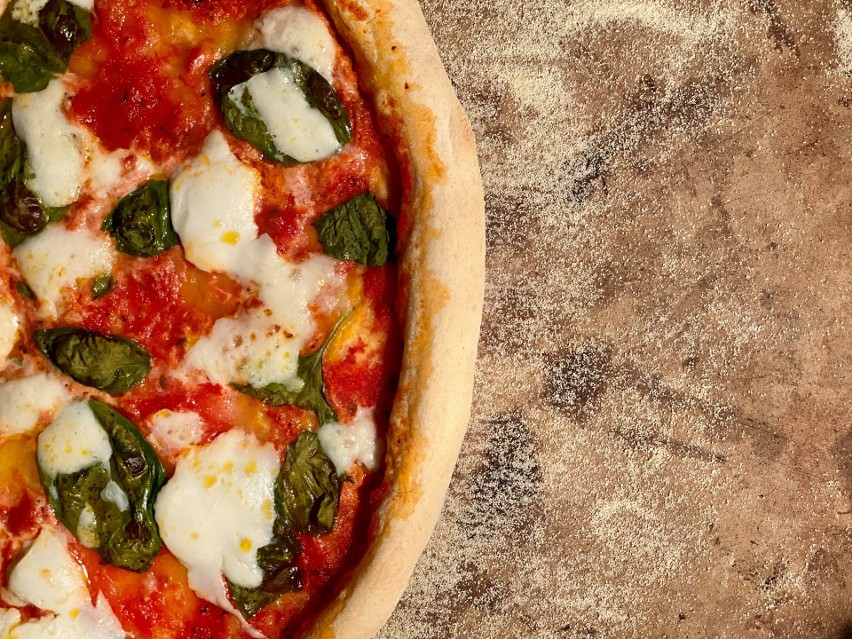 Nazwa pizzerii: Pizza z Pieca Classic Italian Style...