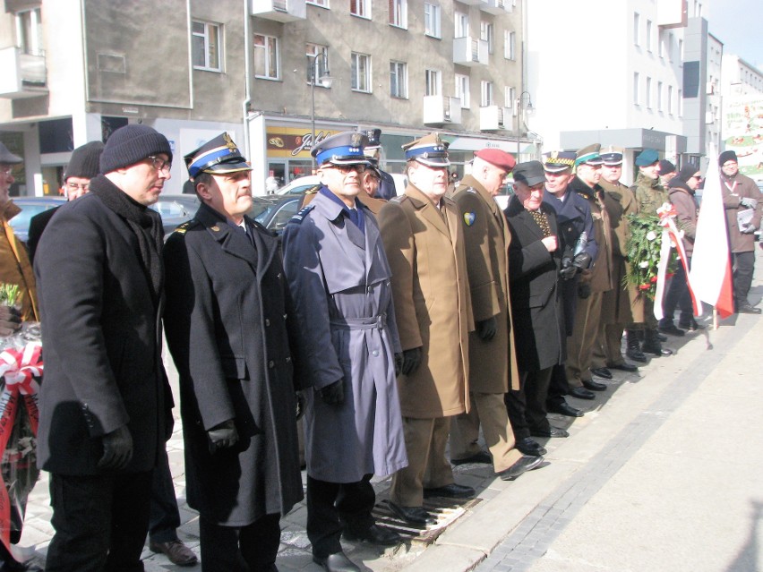Dzień Pamięci Żołnierzy Wyklętych. W Opolu odsłonięto tablicę ku pamięci ofiar UB