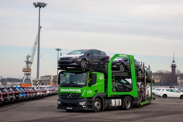 Do Portu Gdańsk przyjechały samochody KIA Cee’d. To zapowiedź możliwej współpracy między Adampolem, a słowacką fabryką.