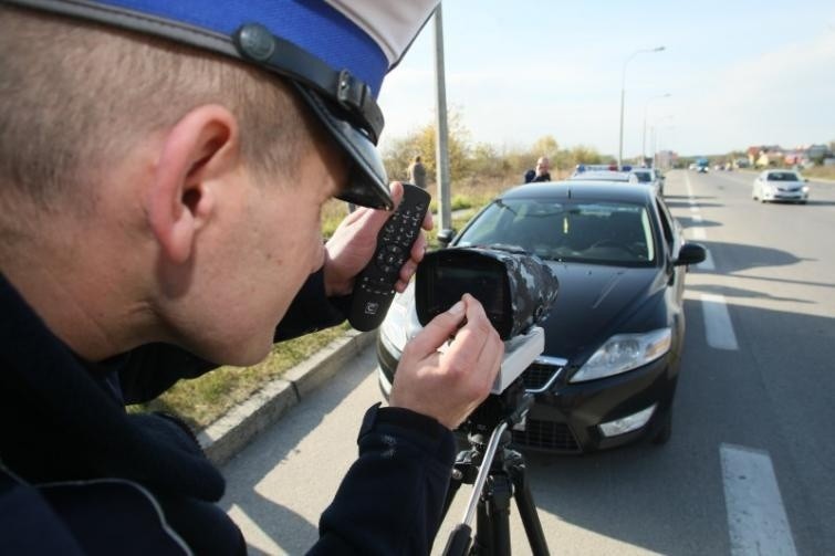 Radar może być montowany na statywie, używany do pomiarów...