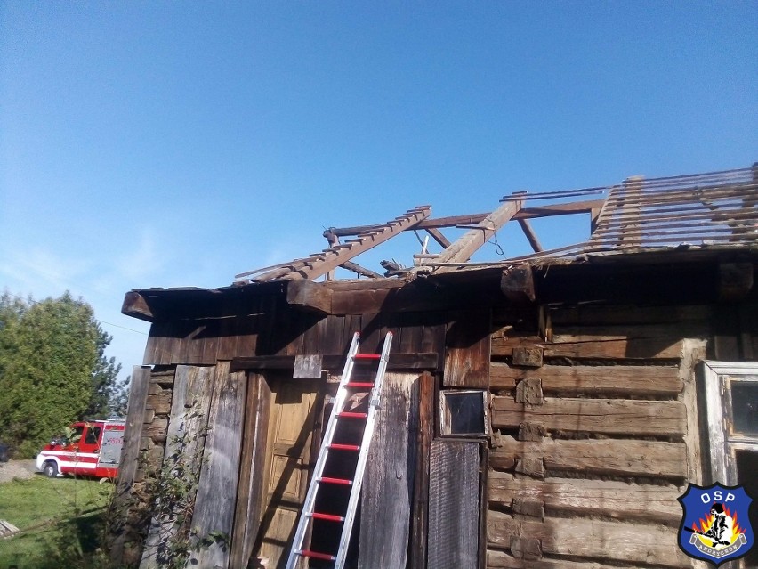 Pomogli w rozbiórce dachu budynku grożącego zawaleniem