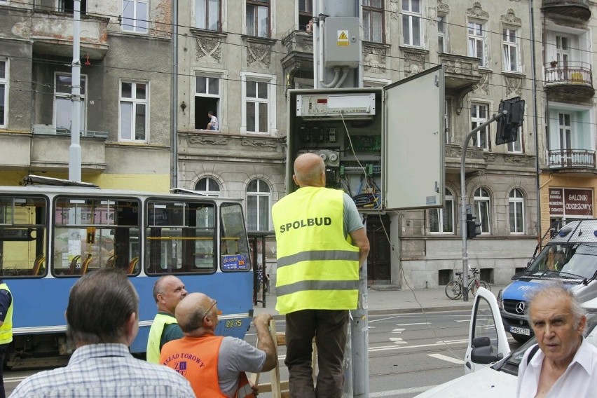 Wypadek tramwajów we Wrocławiu. 22 osoby ranne. Cztery wciąż są w szpitalu (ZDJĘCIA)