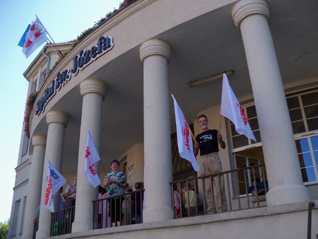 Mieszkańcy Głuchołaz w poprzednich latach protestowali przeciwko ograniczaniu działalności szpitala w swojej miejscowości. Ostatnie zmiany nie wywołały protestów w Głuchołazach.