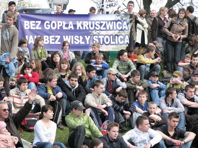 Migawka z protestu, który w kwietniu 2008 roku odbył się w Kruszwicy