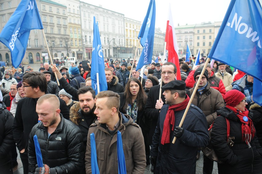 Kraków. Protest KOD-u przeciw reformie sądownictwa [ZDJĘCIA, WIDEO]