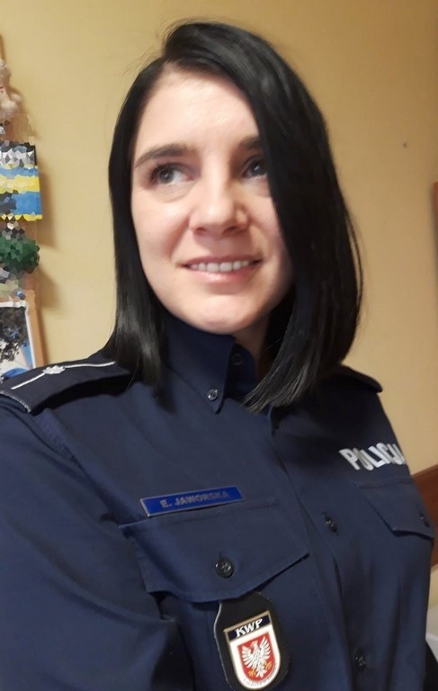 Szlachetny gest radomskiej policjantki. Ścięła włosy, żeby pomóc chorym kobietom!