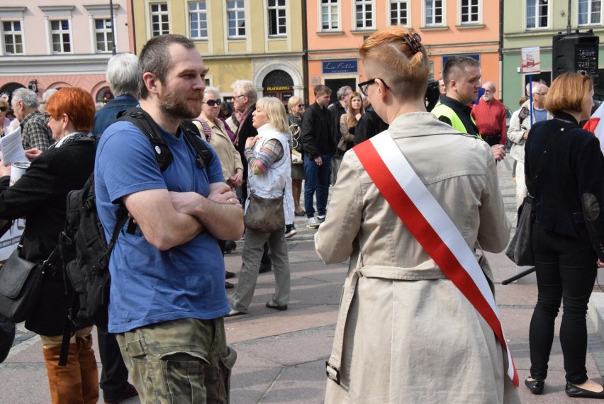 Manifestacja KOD na placu Solnym, 2 kwietnia 2017