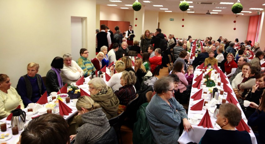 Nowy Sącz. Ponad 250 osób samotnych i potrzebujących uczestniczyło w Wigilii zorganizowanej przez MOPS
