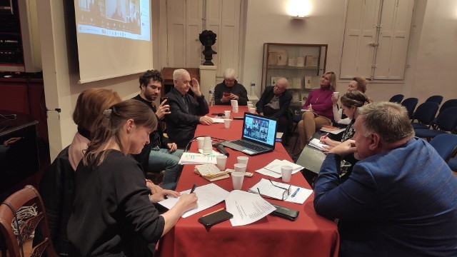 W Paryżu, na zaproszenie Rity Gombrowicz, odbyło się spotkanie, w którym wzięło udział ponad dwadzieścia osób zajmujących się twórczością i biografią autora „Kosmosu”.