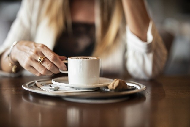 Kawa zbożowa to zdrowa alternatywa dla ciepłych napojów. Niestety nie każdy powinien ją pić. Zobacz jakie są przeciwwskazania do picia tego napoju. Szczegóły znajdziecie na kolejnych zdjęciach >>>