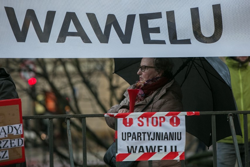 Protest przeciwko upolitycznieniu Wawelu