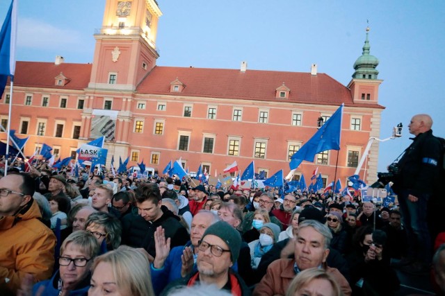 Manifestacja w Warszawie. Politycy komentują inicjatywę Donalda Tuska