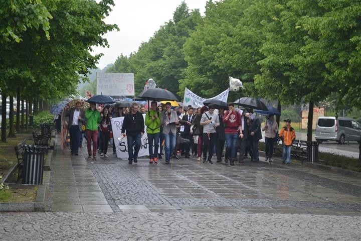 Częstochowa: Protest w obronie I Liceum Ogólnokształcącego...