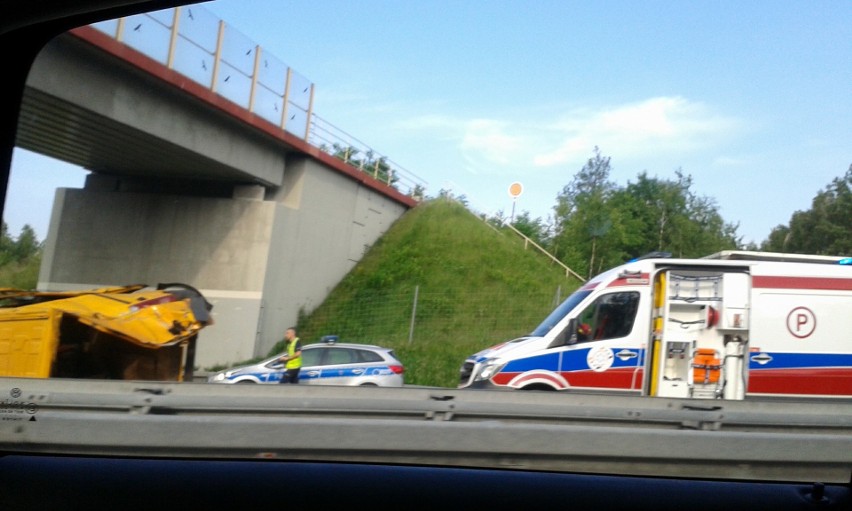 Wypadek na autostradzie A1 na wysokości Dębieńska. Samochód...