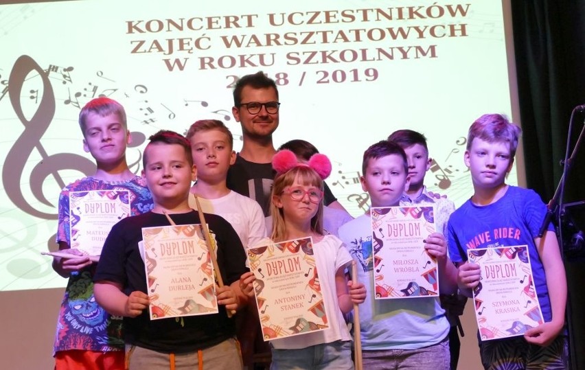 Młodzi perkusiści, pianiści, gitarzyści i wokaliści z Końskich dali popis swoich umiejętności (ZDJĘCIA)