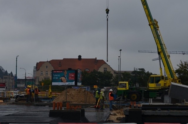 Podczas prac na Kaponierze rozebrano ciepłociąg. Trwa jego próbny rozruch