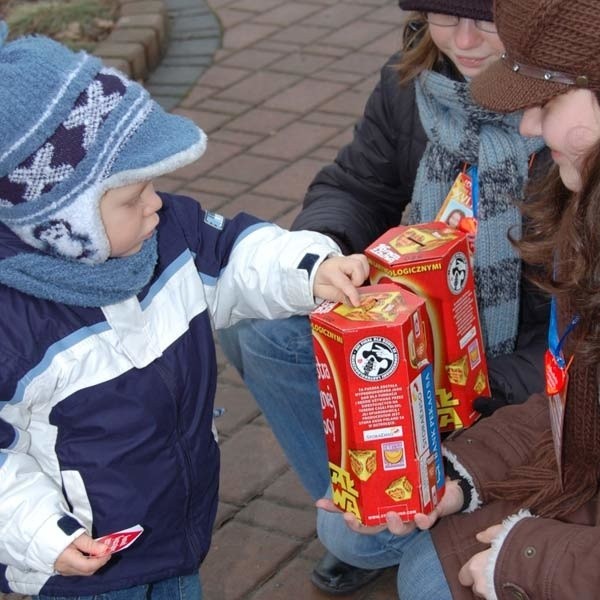 Pieniądze do puszek najchętniej wrzucali najmłodsi.