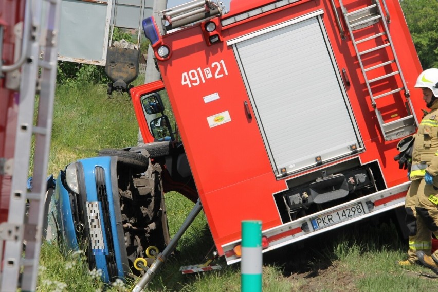 Wóz strażacki, który jechał do wypadku w Wolenicach, zderzył...