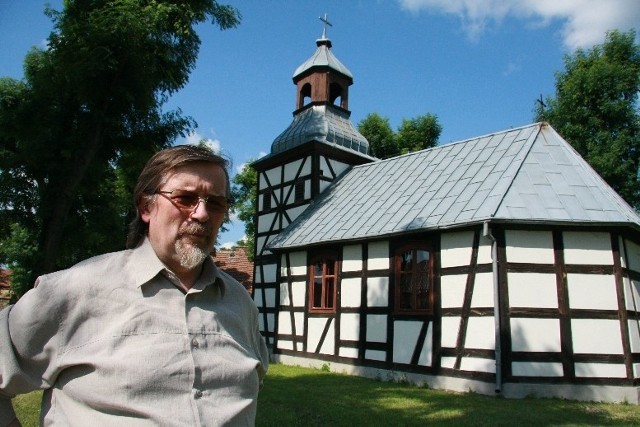 - Ten kościółek wybudowany został w 1768 roku. Prawdopodobnie własnie w tym miejscu znajdował się erem pierwszych męczenników Polski - mówi archeolog Tadeusz Łaszkiewicz.