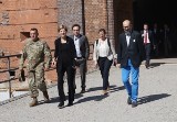 Amerykańska senator i żołnierze US Army zwiedzili Fort VII w Poznaniu