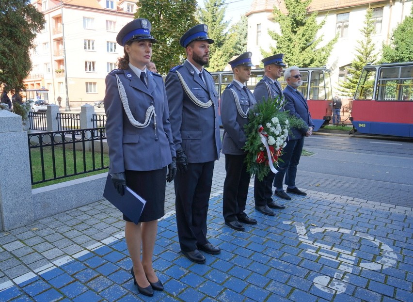 W Bydgoszczy odsłonięto Kamień Pamięci ku czci poległych policjantów z Kujawsko-Pomorskiego [zdjęcia, wideo]