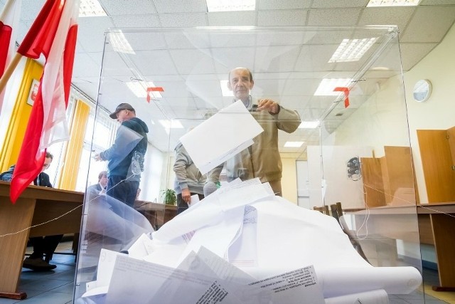 W niedzielę, 7 kwietnia 2024 roku mieszkańcy powiatu bieruńsko-lędzińskiego wybrali swoich radnych w czterech okręgach. Kandydaci, startujący z różnych list wyborczych ubiegali się o mandaty, których w tym powiecie można było uzyskać w sumie siedemnaście.