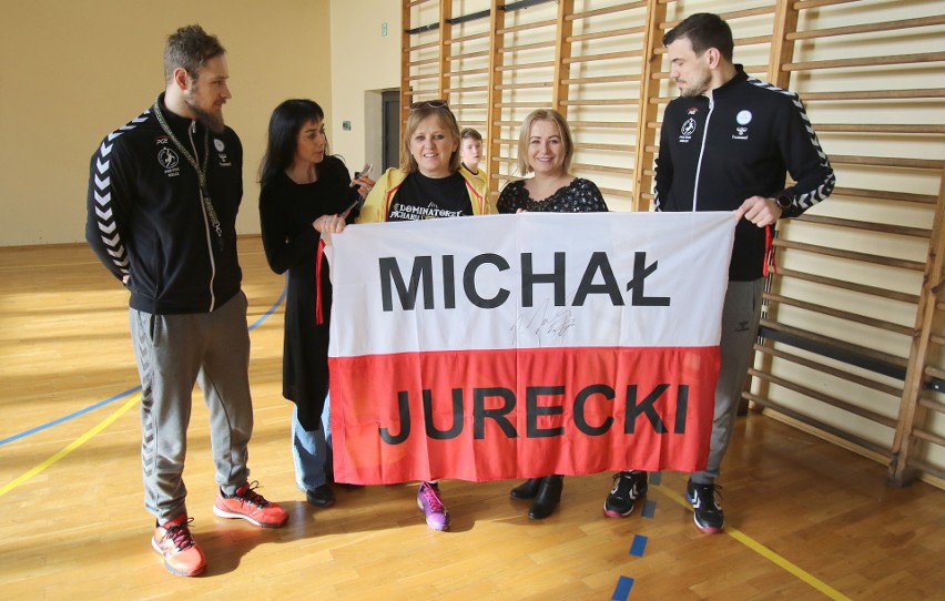 Piłkarze ręczni PGE VIVE Kielce Mateusz Jachlewski i Michał Jurecki uczyli nauczycieli