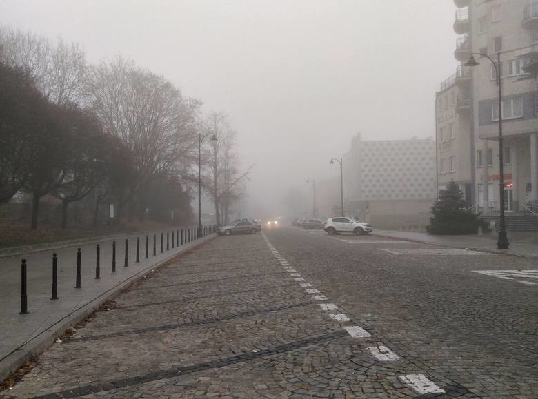 Mgły w województwie podlaskim. IMGW ostrzega. Pierwszy...