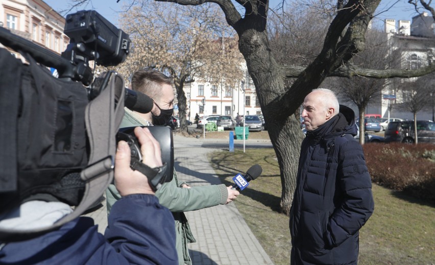 Uroczyste złożenie kwiatów pod pomnikiem Kazimierza...