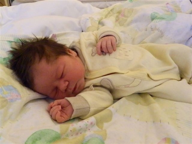 Córeczka Marzeny i Zbigniewa Pszczółkowskich z Bogatego urodziła się 27 grudnia o godz. 8.57. Ważyła 4000 g, mierzyła 57 cm. To pierwsze dziecko państwa Pszczółkowskich.