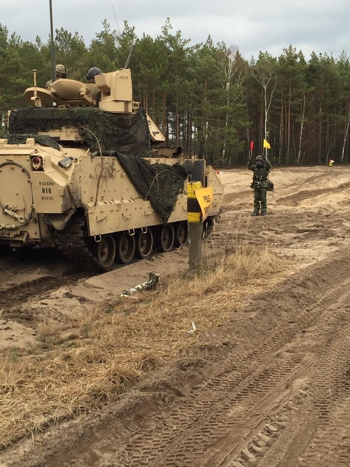 Armia USA w Polsce ćwiczy m. in. usuwanie z pojazdów skutków...