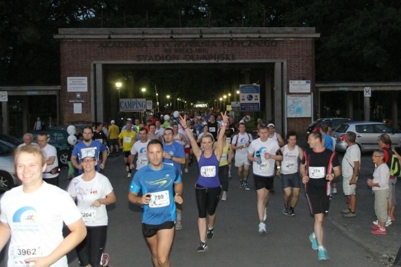 Nocny Wrocław Półmaraton 2013 odwołany! Tłum spontanicznie ruszył ulicami! A Dutkiewicz przeprasza