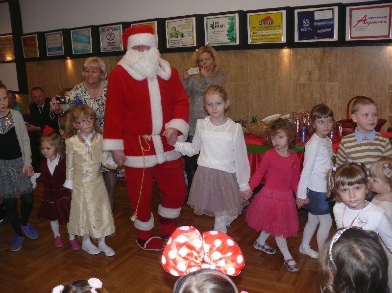 Na zabawie w Cechu św. Mikołaj pląsał razem z dziećmi