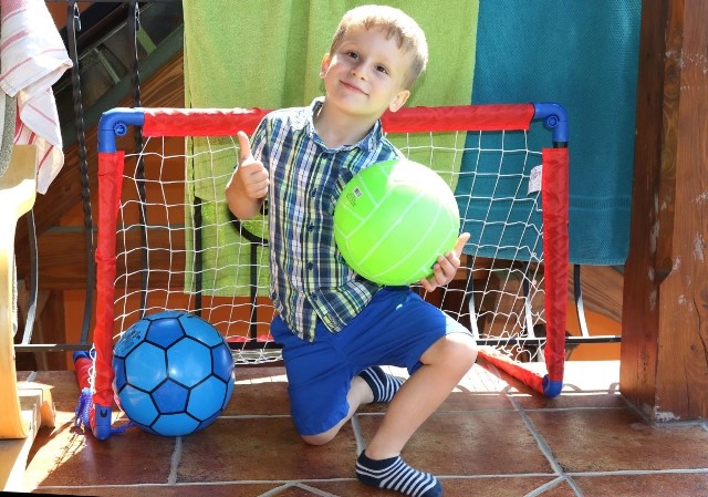Antoś Schab to wesoły pięciolatek z Włostowa w gminie Lipnik. Bardzo lubi piłkę i maszyny rolnicze jego taty.