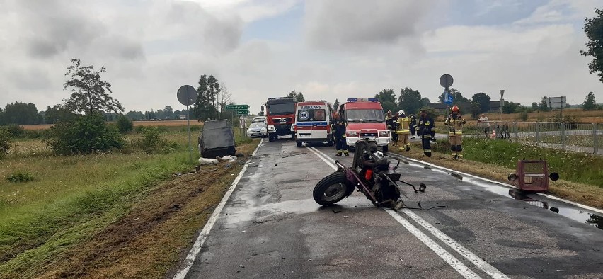 Groźny wypadek w powiecie włodawskim. Audi rozerwało ciągnik rolniczy na pół