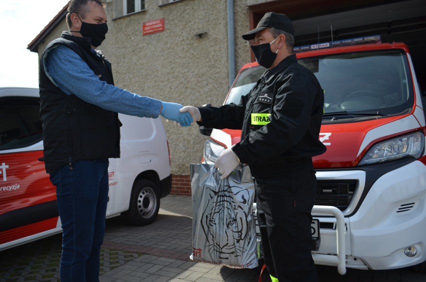 Opolska firma Hart pomaga w walce z koronawirusem. Wsparła wolontariuszy i strażaków