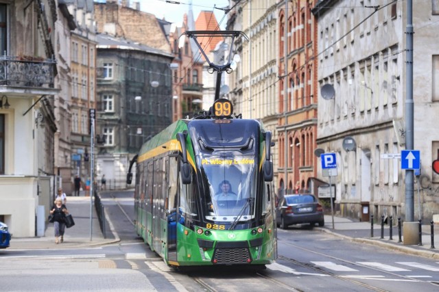 Rzecznik Zarządu Transportu Miejskiego w Poznaniu Bartosz Trzebiatowski powiedział PAP, że wyjątkiem będą linie tramwajowe nr 6 i 98. Na linii nr 6 tramwaje pomiędzy godzinami 9 a 13:30 będą jeździć co 7,5 minuty. Na linii tramwajowej nr 98 tramwaje kursować będą bez zmian, co 10 minut.