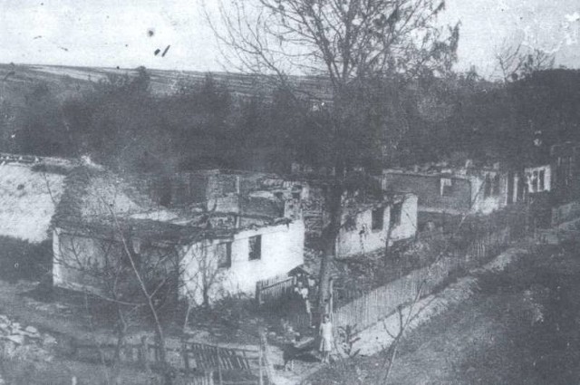 Unikalna fotografia spalonych w lutym 1945 roku Puźnik.
