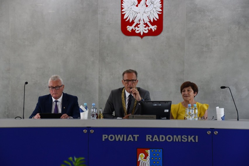 Rada Powiatu Radomskiego udzieliła absolutorium staroście Waldemarowi Trelce i zarządowi powiatu. Zobacz zapis transmisji