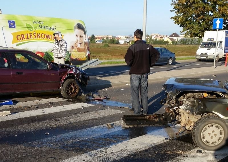 64-letni kierowca poloneza wyjeżdżając z ulicy Jarzębinowej...
