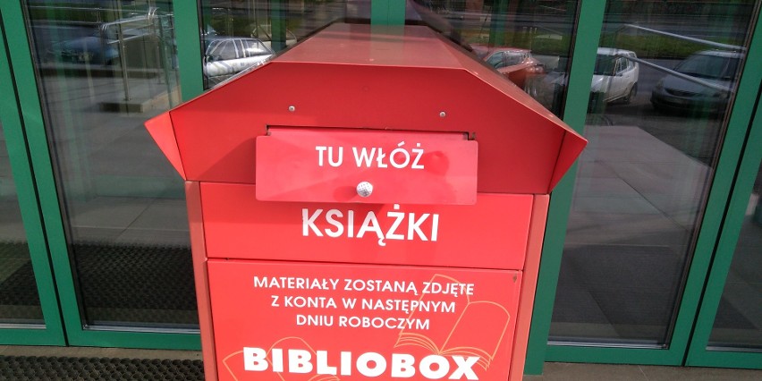 Do biblioboxu przed gmachem głównym biblioteki będzie można...