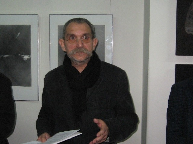 Andrzej Markiewicz jest komisarzem Salonu Zimowego Plastyki otwartego 11 grudnia 2011 roku