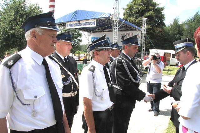 Podczas uroczystości odznaczono najbardziej zasłużonych ochotników ociesękowskiej straży.