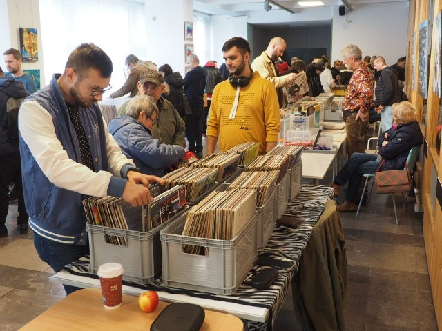 Na 14 stoiskach można było znaleźć tysiące nośników: winyli, płyt CD i kaset