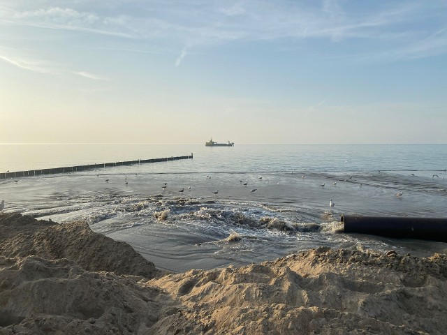 Międzynarodowe konsorcjum trzech firm rozpoczęło poszerzanie plaż na wysokości miejscowości Mielno.