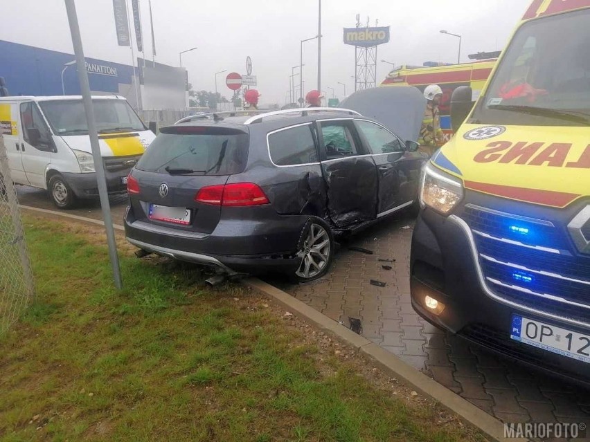 Zderzenie trzech samochodów w Opolu.