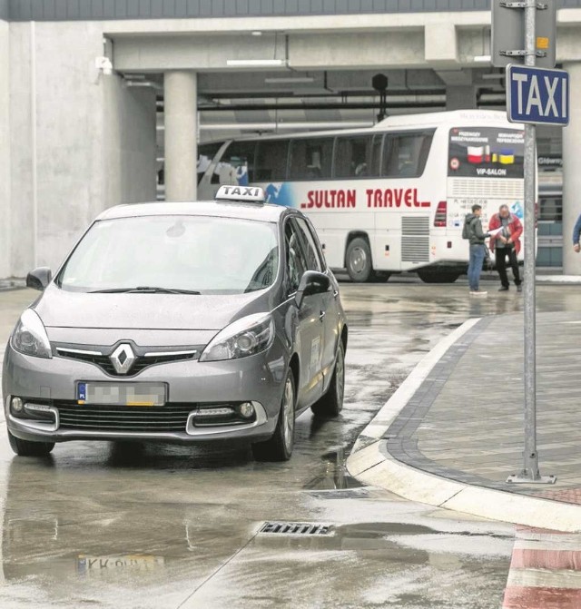 Tylko jedna korporacja ma prawo wjazdu na płytę górną dworca przy ul. Bosackiej