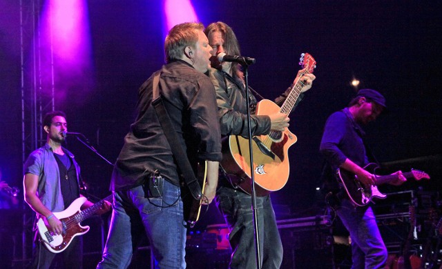 Ray Wilson (z gitarą)-  legendarny wokalista Genesis dał z zespołem w Grudziądzu niezapomniany koncert